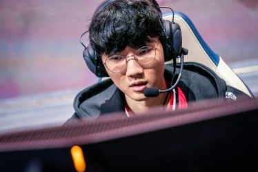 Ezreal, le dominant de Viper, emporte EDward Gaming contre Weibo Gaming lors de la confrontation estivale de la LPL - 9