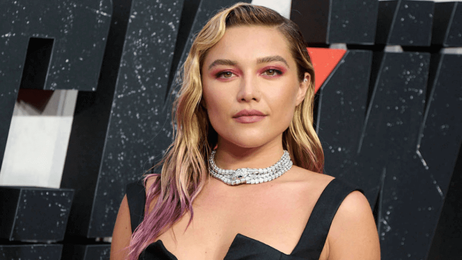 Florence-Pugh-Network-Value-2021-Midsummer-Black-Widow-Salaire Florence Pugh Network Value Salaire de la veuve noire du milieu de l'été 2021