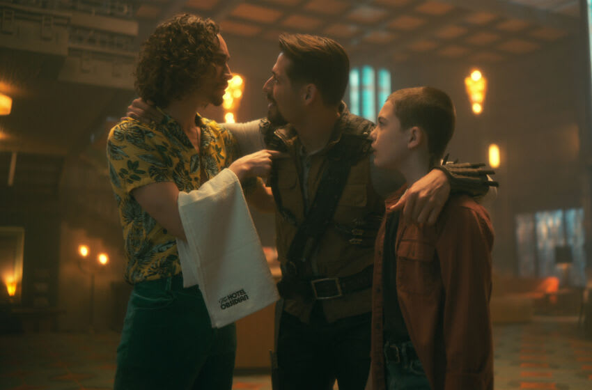 La Umbrella Academy.  (L à R) Robert Sheehan comme Klaus Hargreeves, David Casta-eda comme Diego Hargreeves, Javon 'Wanna' Walton comme Stan dans l'épisode 304 de la Umbrella Academy.  Cr.  Avec l'aimable autorisation de Netflix © 2022