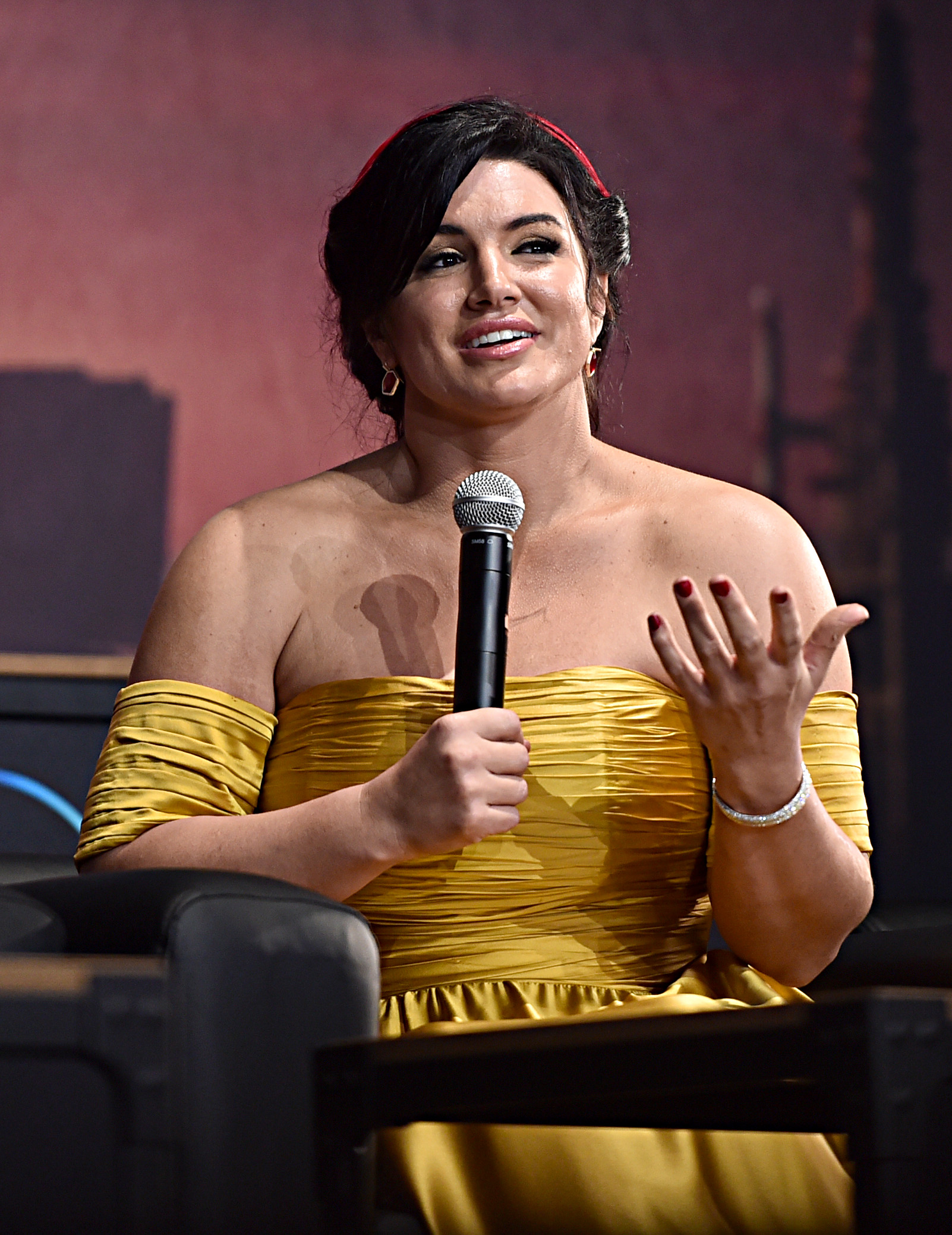 Film Scooper et YouTuber Grace Randolph diffame Terror On The Prairie Actrice Gina Carano - 3