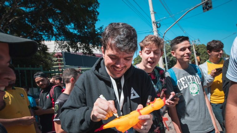 Gaules dépasse xQc sur Twitch à l'arrière du PGL Antwerp Major, atteint plus de 28 millions d'heures regardées en mai 2 Gaules dépasse xQc sur Twitch à l'arrière du PGL Antwerp Major, atteint plus de 28 millions d'heures regardées en mai - 1