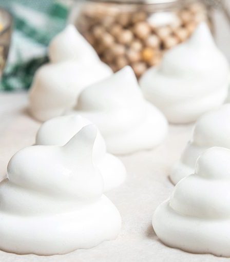 Pourquoi les œufs sont-ils si utiles en pâtisserie et qu'est-ce que l'aquafaba ? 54 Pourquoi les œufs sont-ils si utiles en pâtisserie et qu'est-ce que l'aquafaba ? - 53