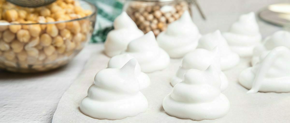 Pourquoi les œufs sont-ils si utiles en pâtisserie et qu'est-ce que l'aquafaba ? 2 Pourquoi les œufs sont-ils si utiles en pâtisserie et qu'est-ce que l'aquafaba ? - 1