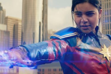 Iman Vellani sur Jouer Kamala Khan, alias 'Ms. Marvel' – Les nerds de la couleur - 9