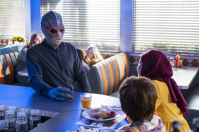 Interview : Alan Tudyk sur le rôle principal dans "Resident Alien", la mastication d'os de poulet et l'héritage de "Firefly" [VIDEO] - 3