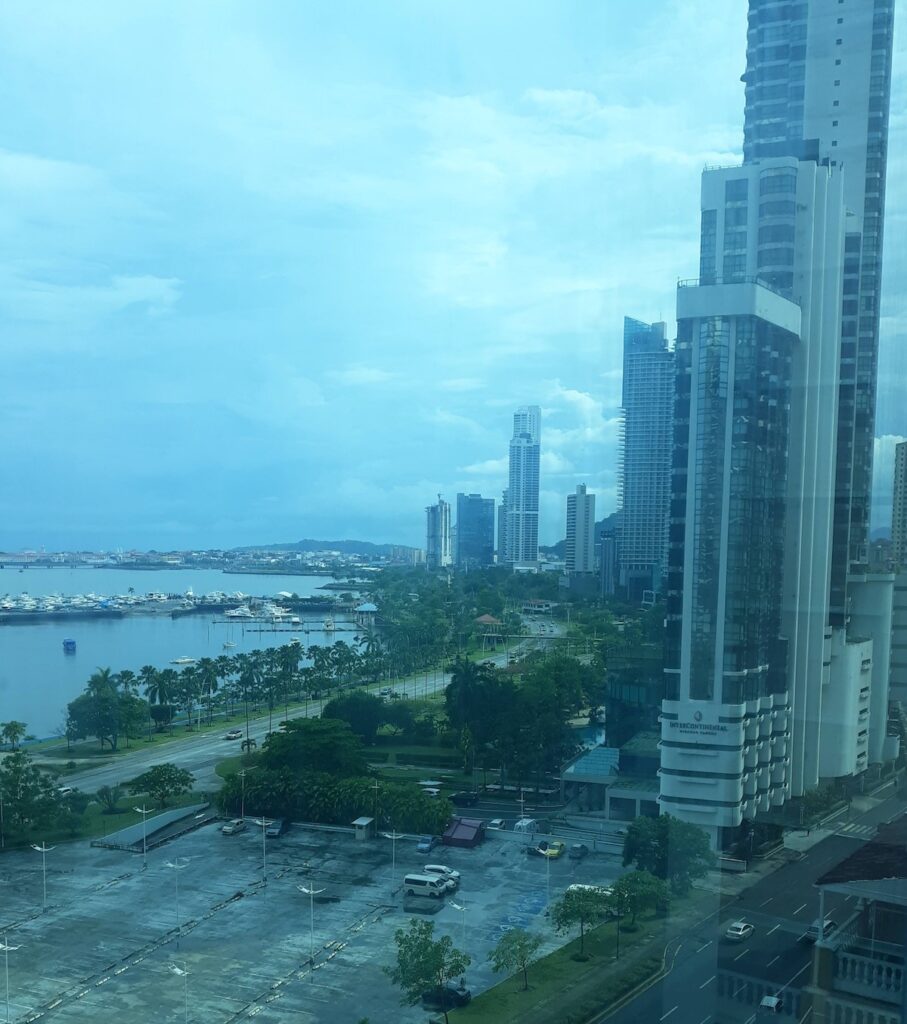 J'ai vécu dans 4 villes du Panama en tant que retraité - voici ce que j'ai aimé de chacune 3 Vue depuis l'appartement des auteurs surplombant la ville de Panama