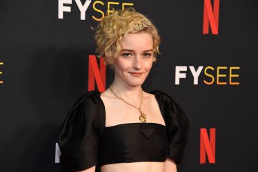 La star d'Ozark et Inventing Anna, Julia Garner, remporte le rôle du biopic de Madonna - 7
