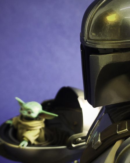 La statue au format premium Mandalorian et Grogu de Sideshow équilibre la force [Exclusive] - 114