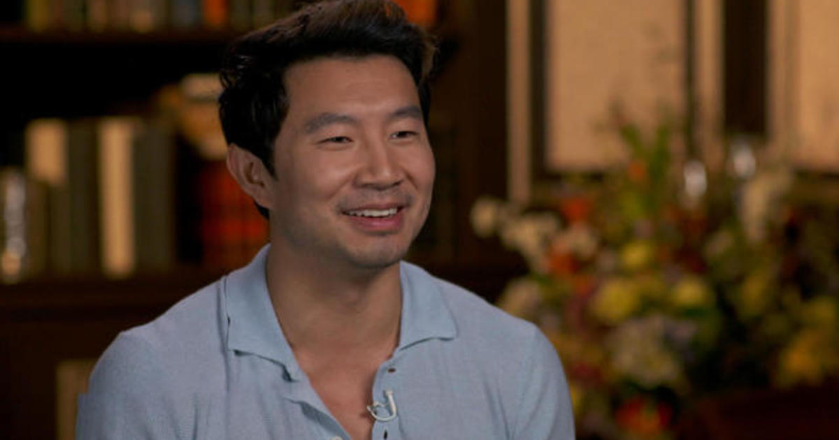 L'acteur Marvel Simu Liu sur son ascension vers la gloire en tant qu'immigrant et ses nouveaux mémoires : "Je vais être sans vergogne" 2 L'acteur Marvel Simu Liu sur son ascension vers la gloire en tant qu'immigrant et ses nouveaux mémoires : "Je vais être sans vergogne" - 1