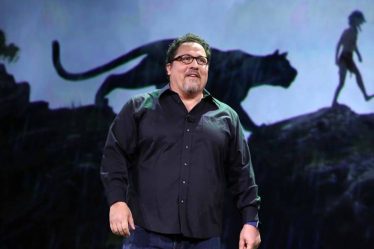Le directeur mandalorien Favreau construit une expérience de dinosaure pour le casque d'Apple - 5
