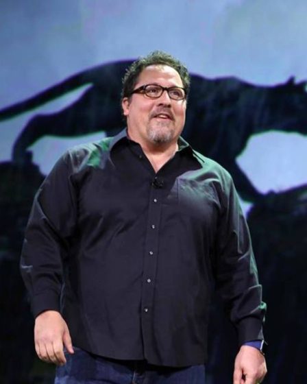 Le directeur mandalorien Favreau construit une expérience de dinosaure pour le casque d'Apple - 38
