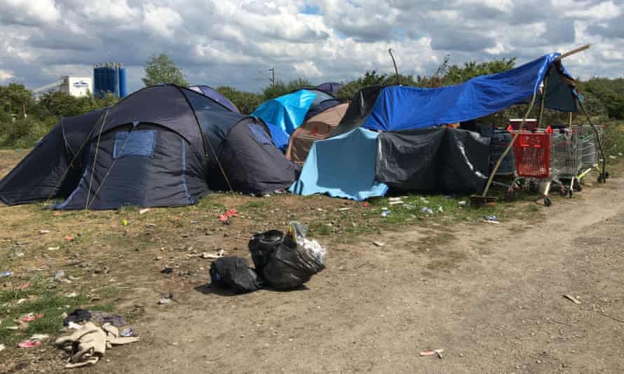 Les Afghans ayant des liens avec l'Ouest sont de plus en plus nombreux à essayer de traverser la Manche | Réfugiés 1 Tentes dans le camp de réfugiés de Dunkerque