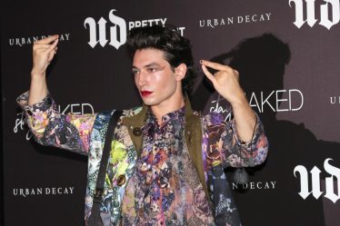 Les problèmes juridiques d'Ezra Miller augmentent alors qu'un enfant de 12 ans se voit accorder une ordonnance de protection contre la star de "Flash" - 9