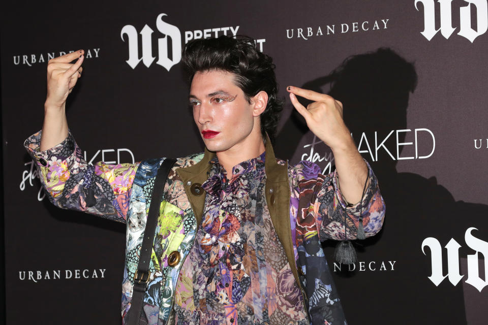 Les problèmes juridiques d'Ezra Miller augmentent alors qu'un enfant de 12 ans se voit accorder une ordonnance de protection contre la star de "Flash" - 1