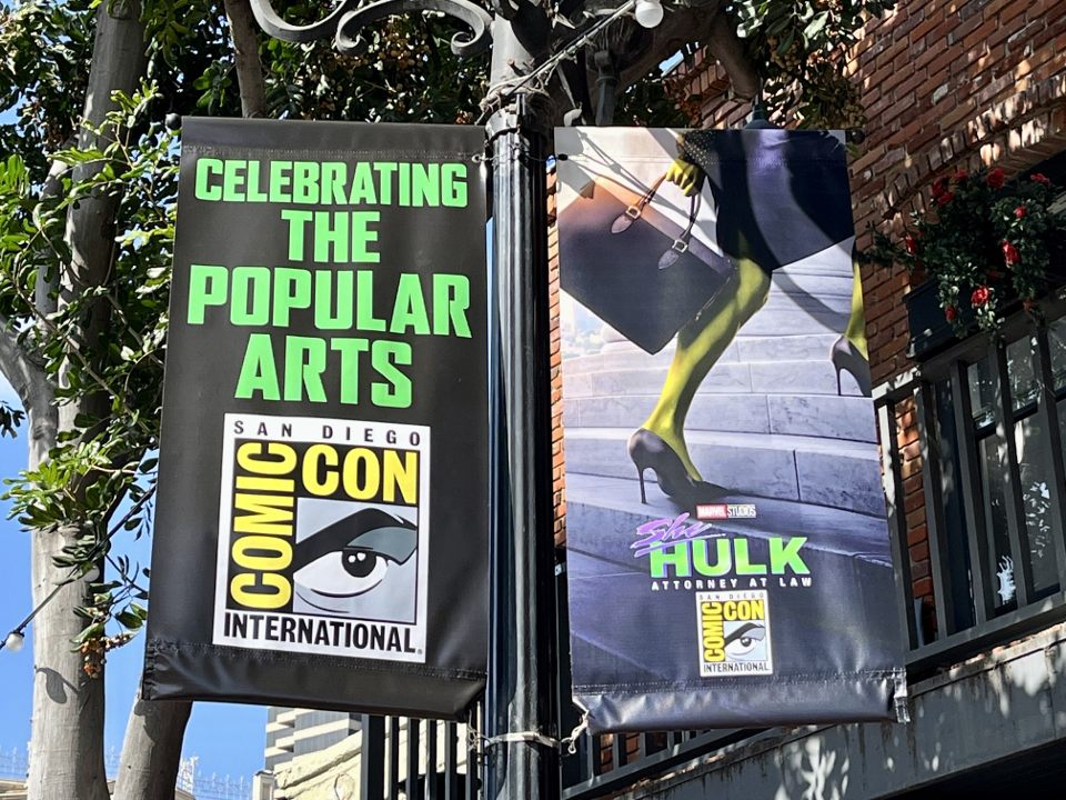 Marvel Studios envahit San Diego avec des bannières à Gaslamp pour le Comic-Con 2022 4 Marvel Studios envahit San Diego avec des bannières à Gaslamp pour le Comic-Con 2022 - 3