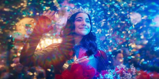 'Mme. Marvel 'détrône le record de 'Black Panther', secoue les ennemis 7 Iman Vellani comme Kamala Khan / Mme. merveille