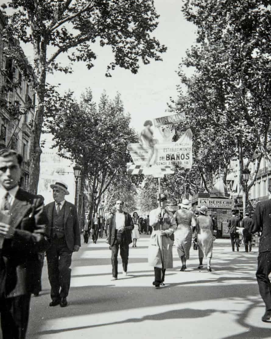 Pablo Picasso : des photos cachées révèlent le talent artistique de son amant et muse | Pablo Picasso 1 Las Ramblas Barcelone en 1933.