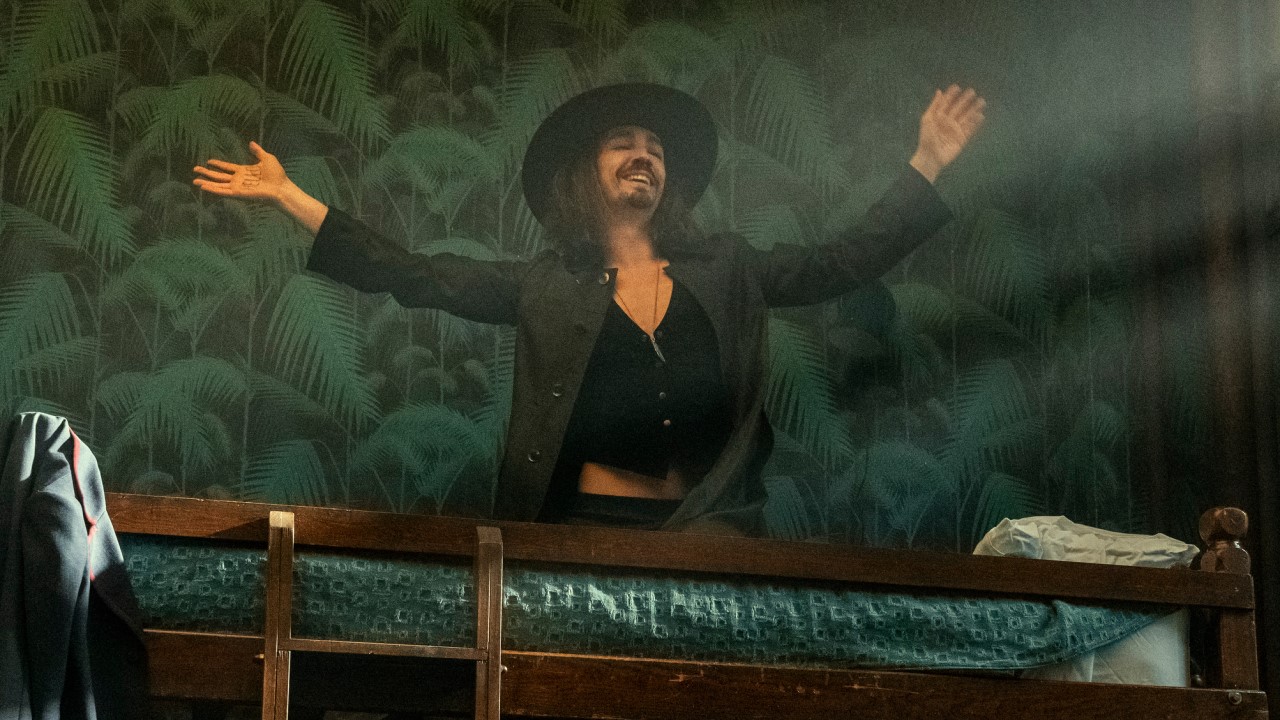 Pour la première fois depuis des semaines, Stranger Things N'est-ce pas l'émission de télévision la plus populaire sur Netflix 3 Klaus célèbre dans un lit superposé sur The Umbrella Academy