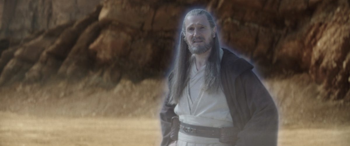 Récapitulatif de la finale d'Obi-Wan Kenobi : fin et caméos expliqués 5 Qui-Gon Jinn apparaît comme un fantôme de la Force spectrale dans Obi-Wan Kenobi