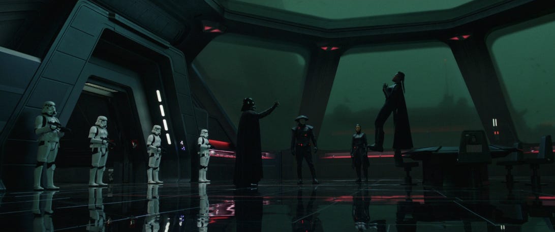 Récapitulatif de l'épisode 4 d'Obi-Wan Kenobi : un maître Jedi entre dans une sombre forteresse 5 Dark Vador soulève par télékinésie Reva dans les airs alors qu'il l'étouffe dans Obi Wan Kenobi, en tant que Stormtroopers et autres inquisiteurs impériaux