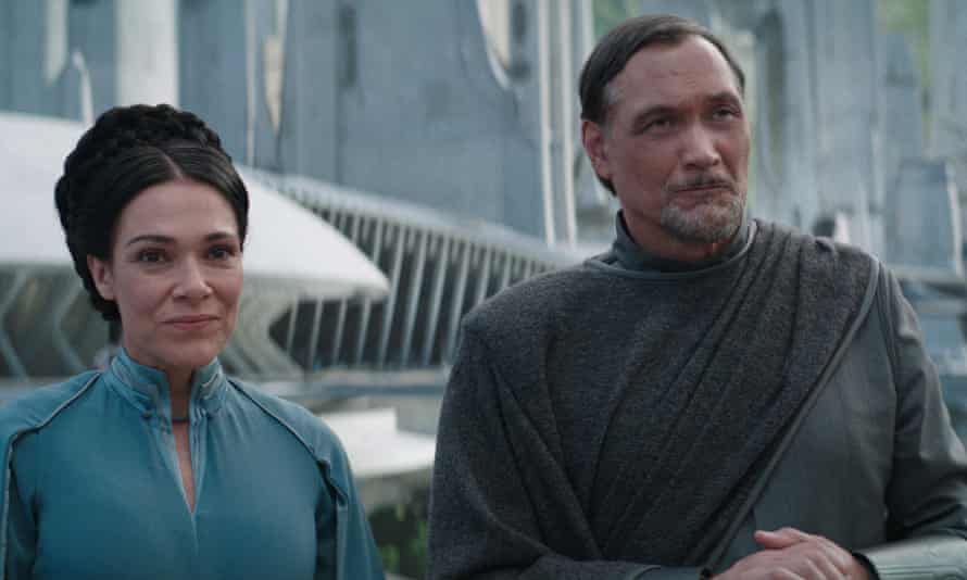 Récapitulatif final d'Obi-Wan Kenobi – les scènes de combat étaient parfaites | Télévision 1 La reine Breha Organa (Simone Kessell) et le sénateur Bail Organa (Jimmy Smits).