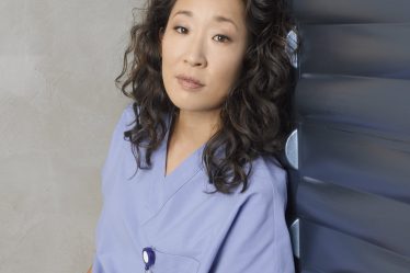Sandra Oh révèle qu'elle est devenue "extrêmement malade" dans la célébrité de Grey's Anatomy-E!online - 5