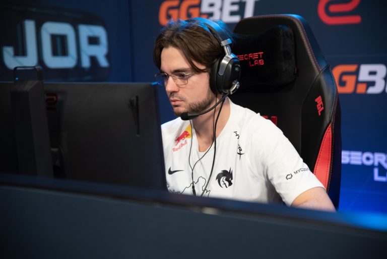 Le sdy de NAVI restera dans la gamme CS:GO jusqu'en novembre au moins 2 Le sdy de NAVI restera dans la gamme CS:GO jusqu'en novembre au moins - 1