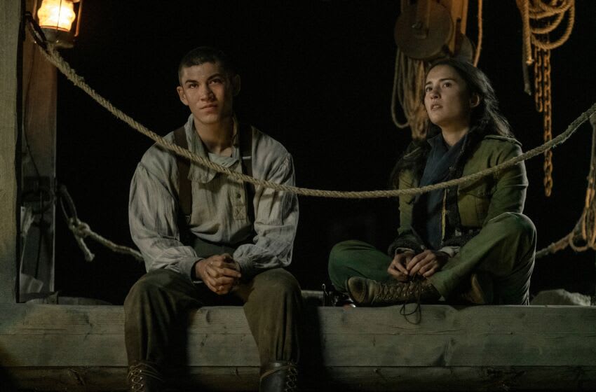 Shadow and Bone saison 2 n'arrive pas sur Netflix en juillet 2022 3 SHADOW AND BONE (L à R) ARCHIE RENAUX comme MALYEN ORETSEV et JESSIE MEI LI comme ALINA STARKOV dans SHADOW AND BONE Cr. DAVID APPLEBY/NETFLIX © 2021