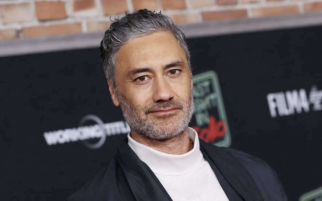 Taika Waititi parle de son nouveau film Star Wars et dit qu'il est temps d'étendre l'univers 2 Taika Waititi parle de son nouveau film Star Wars et dit qu'il est temps d'étendre l'univers - 1