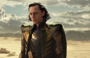 Tom Hiddleston dit que le bisexuel Loki aide Marvel à « refléter le monde dans lequel nous vivons » - 5