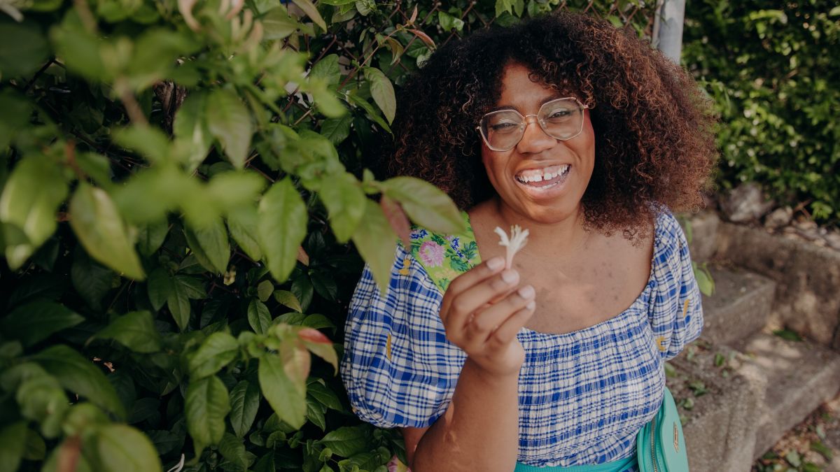 Urban Forager Alexis Nikole Nelson explique comment manger des plantes sauvages 2 Urban Forager Alexis Nikole Nelson explique comment manger des plantes sauvages - 1