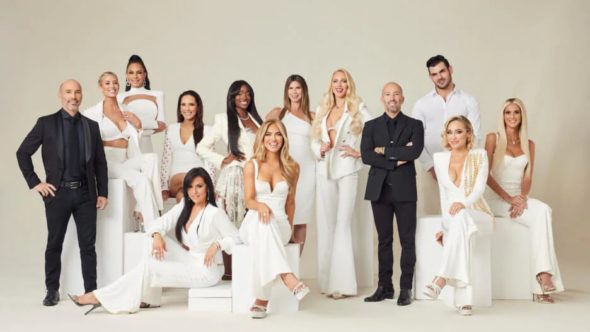 Vendre Sunset : Saisons Six et Sept ; Netflix Reality Series renouvelé par Netflix, Selling The OC obtient une date de première - annulé + émissions de télévision renouvelées 2 Vendre Sunset : Saisons Six et Sept ; Netflix Reality Series renouvelé par Netflix, Selling The OC obtient une date de première - annulé + émissions de télévision renouvelées - 1
