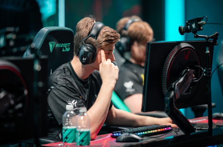 Excel réussit le test d'endurance sur Vitality après une pause d'une heure, remake complet en 2022 LEC Summer Split 2 Excel réussit le test d'endurance sur Vitality après une pause d'une heure, remake complet en 2022 LEC Summer Split - 1