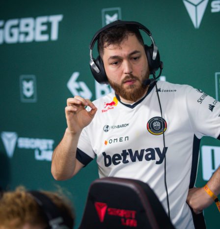 BIG CS:GO coach gob b teste positif pour COVID lors des finales de printemps BLAST Premier 26 BIG CS:GO coach gob b teste positif pour COVID lors des finales de printemps BLAST Premier - 25