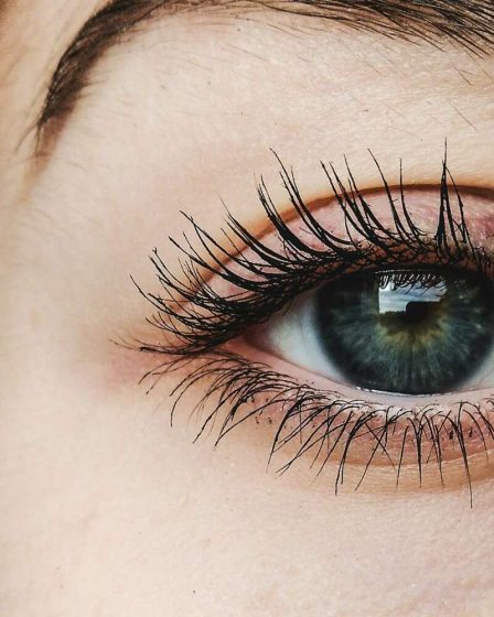 Demandez à une rédactrice beauté : comment faire en sorte que vos cils tiennent une boucle 42 Demandez à une rédactrice beauté : comment faire en sorte que vos cils tiennent une boucle - 41