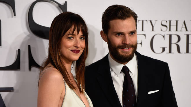 Dakota Johnson dit que les films Cinquante Nuances de Grey étaient "psychotiques" et "effrayants" pour... 5 Dakota Johnson dit que les films Cinquante Nuances de Grey étaient "psychotiques" et "effrayants" pour... - 4