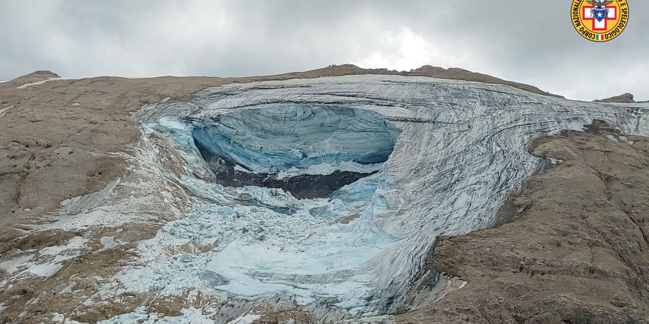 Un morceau de glacier alpin se détache en Italie, tuant au moins 6 randonneurs 2 Un morceau de glacier alpin se détache en Italie, tuant au moins 6 randonneurs - 1
