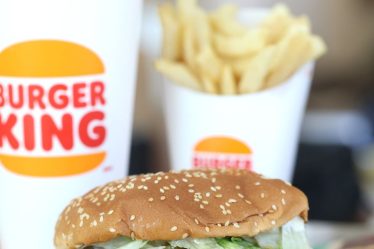 300 000 $ amassés pour un employé de Burger King qui n'a jamais manqué de travail en 27 ans et a reçu un cadeau médiocre - 7