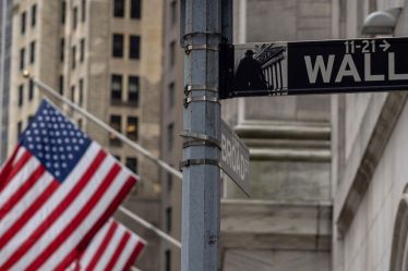 Le Dow perd près de 700 points après un long week-end alors que le dollar atteint son plus haut niveau en 19 ans - 7