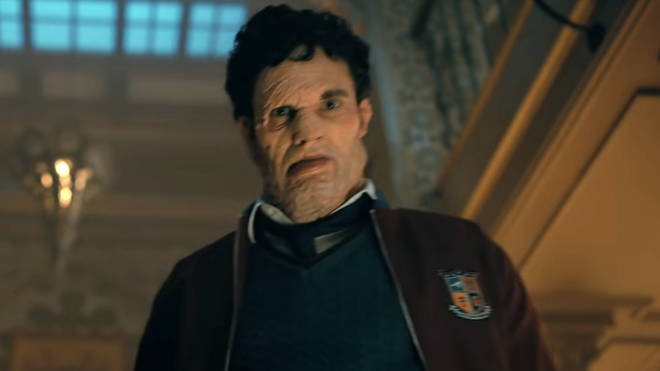 Umbrella Academy saison 3 : Tous les pouvoirs de la Sparrow Academy expliqués 7 Umbrella Academy saison 3 : Les pouvoirs d'Alphonso expliqués