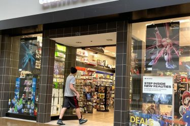GameStop licencie le directeur financier et prévoit des licenciements ; les stocks chutent - 9