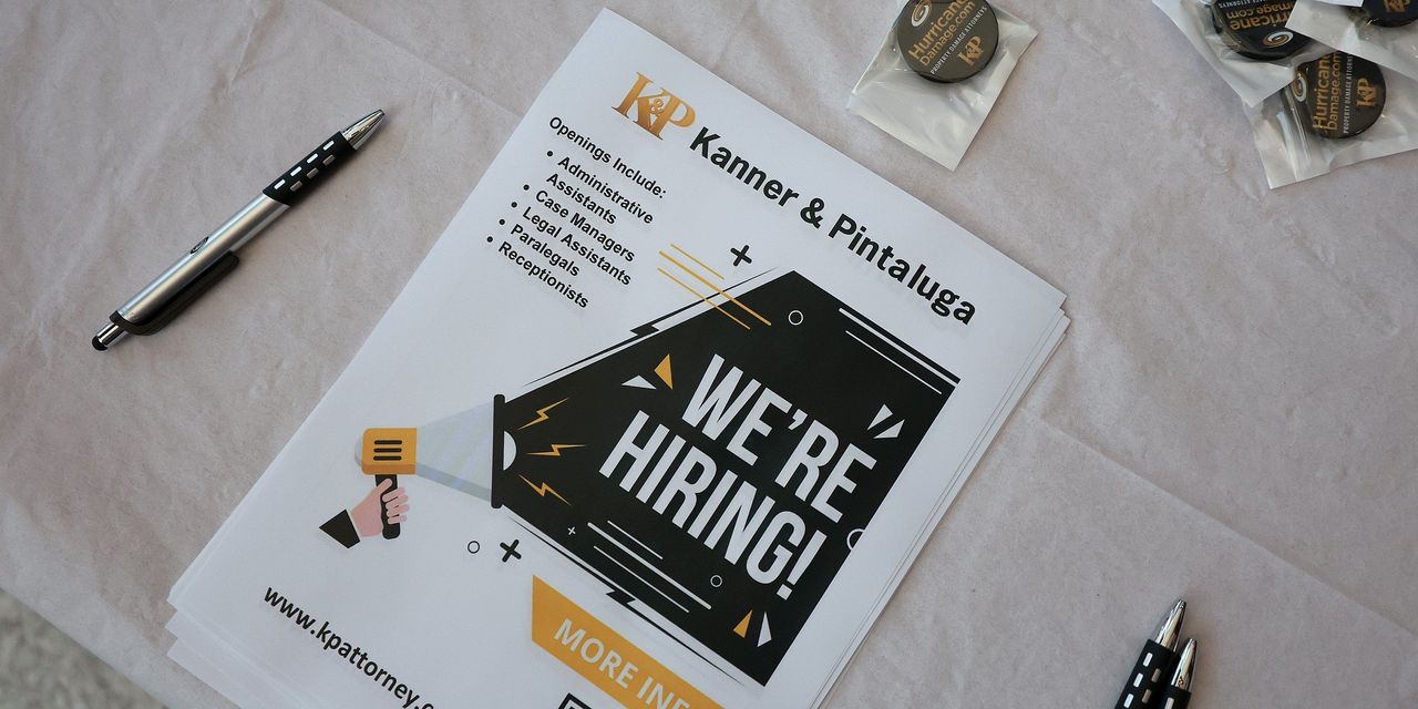 L'embauche aux États-Unis est probablement tombée à son plus bas niveau en 18 mois en juin --- 250 000 nouveaux emplois prévus 2 L'embauche aux États-Unis est probablement tombée à son plus bas niveau en 18 mois en juin - 250 000 nouveaux emplois prévus - 1
