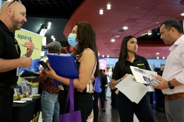 Les États-Unis créent 372 000 emplois en juin avec un marché du travail solide considéré comme un rempart contre la récession - 7