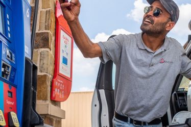 Le prix moyen de l'essence aux États-Unis chute de 19 cents à 4,86 ​​$ le gallon - 6