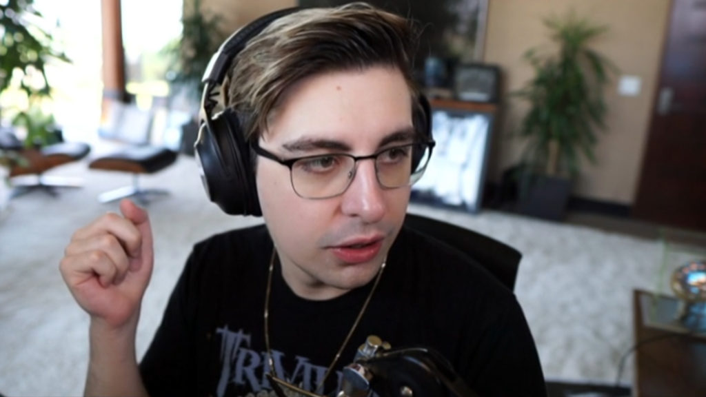 Shroud profite du pic de Twitch après la signature du choc Sentinels 3 Shroud parle au chat Twitch depuis sa chambre.