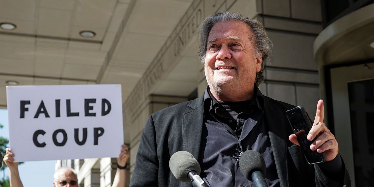 Les critiques violent la volonté soudaine de Bannon, allié de Trump, de témoigner devant le comité restreint du 6 janvier 2 Les critiques violent la volonté soudaine de Bannon, allié de Trump, de témoigner devant le comité restreint du 6 janvier - 1