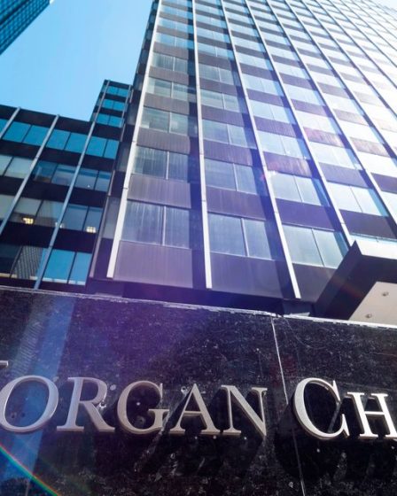 Les actions américaines se dirigent vers la plus longue séquence de pertes en un mois alors que les craintes de hausse des taux et la faiblesse des bénéfices des banques mordent - 65