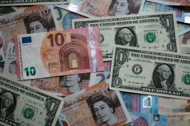 Le dollar américain n'a pas été aussi fort face à l'euro depuis 20 ans. Voici ce qui s'est passé ensuite. - 9