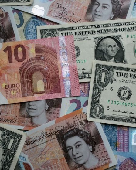 Le dollar américain n'a pas été aussi fort face à l'euro depuis 20 ans. Voici ce qui s'est passé ensuite. 46 Le dollar américain n'a pas été aussi fort face à l'euro depuis 20 ans. Voici ce qui s'est passé ensuite. - 45