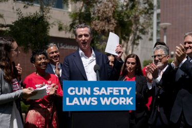Le Newsom de Californie signe un projet de loi sur le contrôle des armes à feu inspiré de l'avortement controversé au Texas laissé en place par la Cour suprême des États-Unis - 5